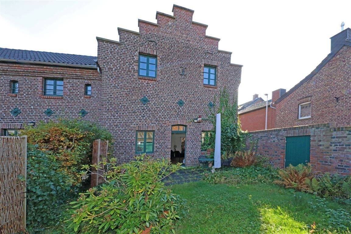 Thumbnail-Immobilien-Richter: Reihenhausidylle in ruhiger und historischer Hoflage in Toplage in Grevenbroich-Allrath