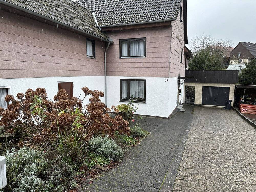 Thumbnail-Geräumiges Einfamilienhaus mit Terrasse und großem Balkon für die Familie ohne Garten