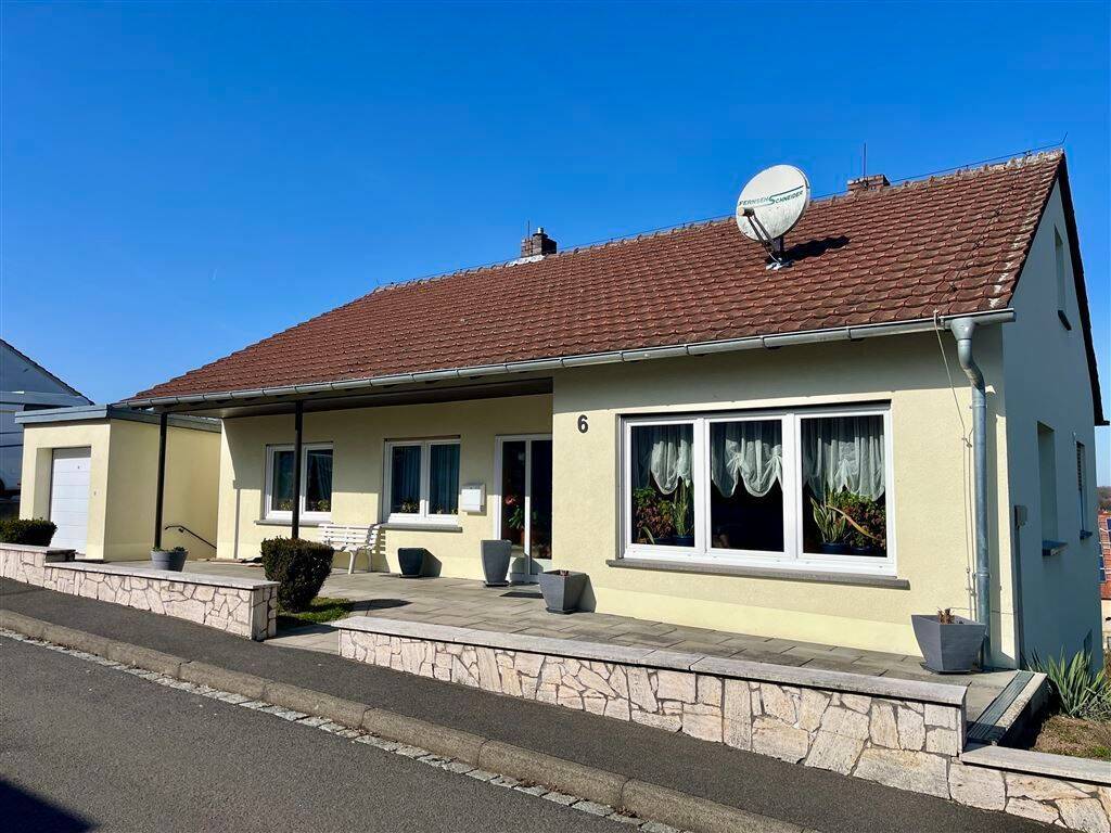 Thumbnail-Eigennutzer aufgepasst, freier Blick auf Rentweinsdorf - EFH mit Potential für eure Familie