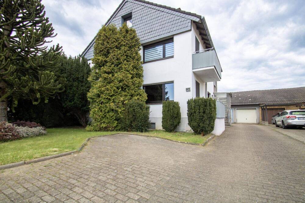 Thumbnail-Ein Haus. Drei Möglichkeiten. - Raum für Familie, Generationen und Einnahmen in Voerde