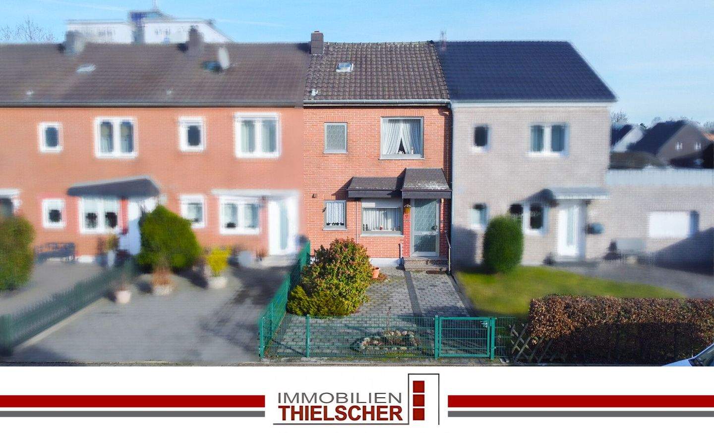 Thumbnail-Gemütliches Einfamilienhaus mit Wintergarten, Garage und Garten