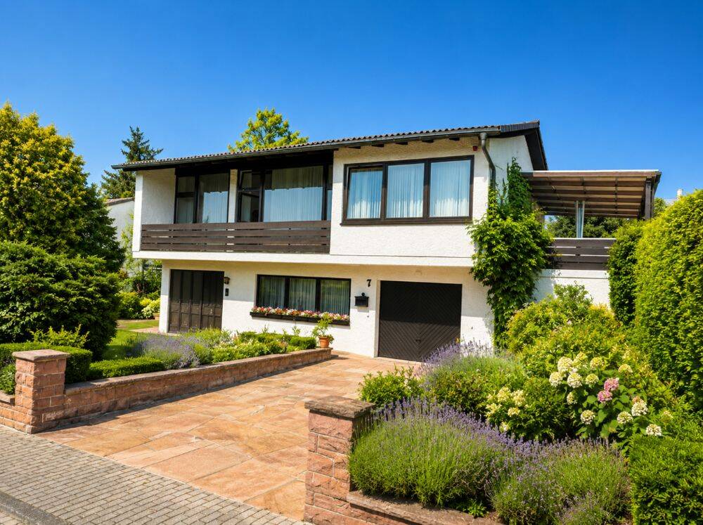 Thumbnail-GLOBAL INVEST SINSHEIM | Tolles Architektenhaus mit 820m² großem Rasengrundstück und großem Pool