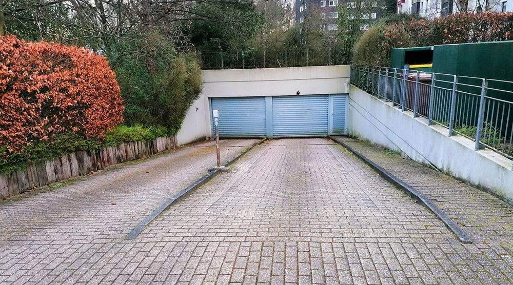 Thumbnail-Tiefgaragenstellplätze in Bergisch Gladbach zu erwerben. Jetzt 3er-Tiefgaragen-Paket sichern!
