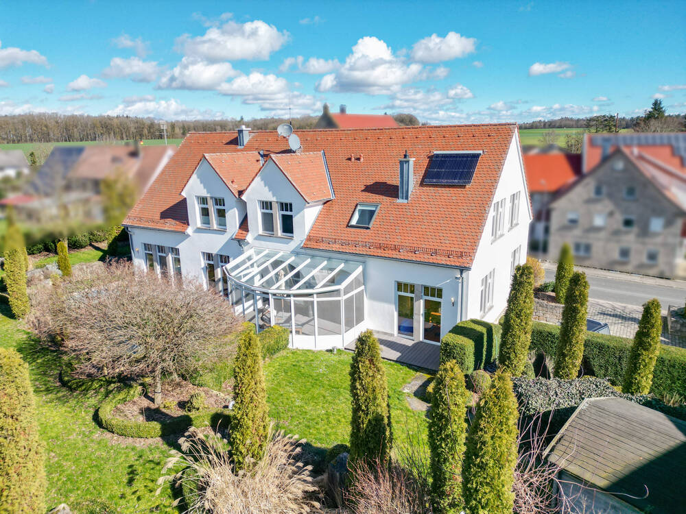 Thumbnail-Nur vom Feinsten: Herrschaftliches Anwesen mit Nebengebäude und toll angelegtem Garten!