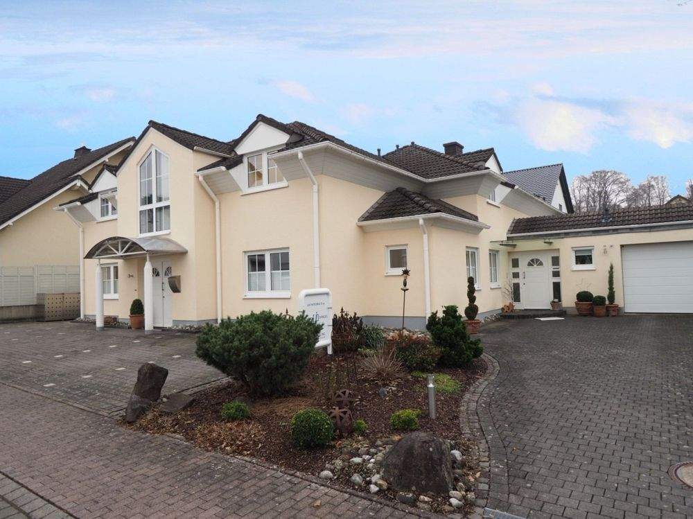 Thumbnail-Exklusives Einfamilienhaus mit Einliegerwohnung mit erstklassiger Ausstattung und schönem Grundstück