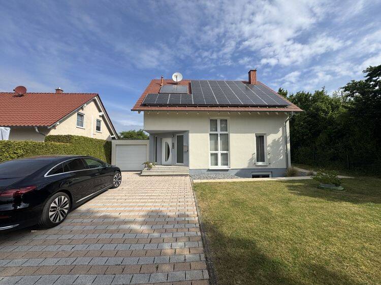Thumbnail-Freistehendes Einfamilienhaus mit moderner Ausstattung