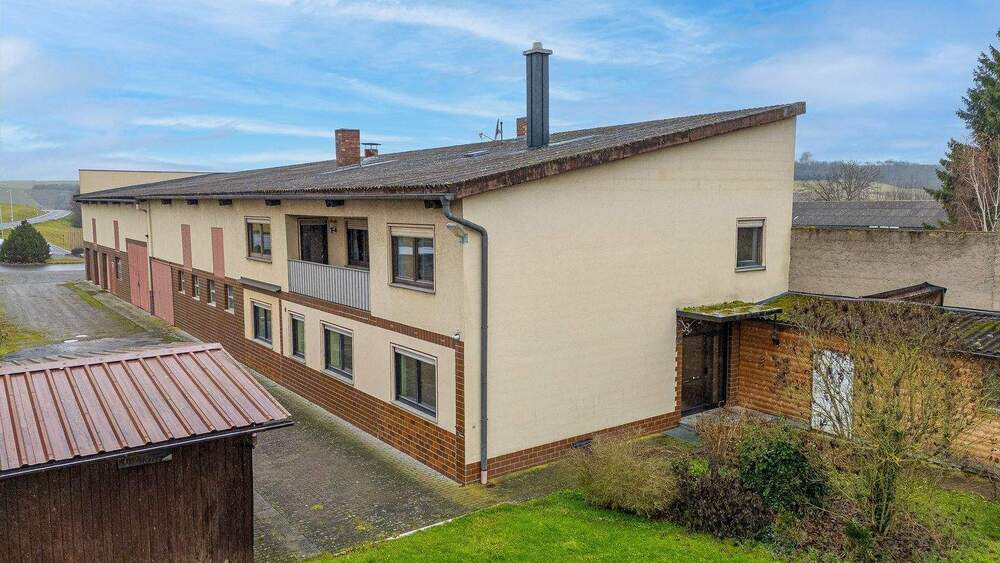 Thumbnail-Großzügiges Wohnhaus mit Einliegerwohnung und viel Potenzial - Ideal für Handwerker und Investoren