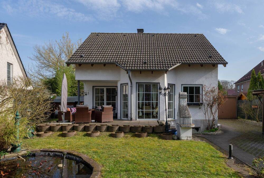 Thumbnail-Familienfreundliches Einfamilienhaus mit 2 Terrassen, Garten und Garage