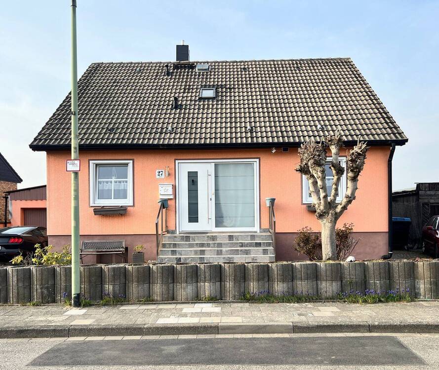 Thumbnail-Freistehendes Einfamilienhaus*gute Lage*große Garage*schöner Garten