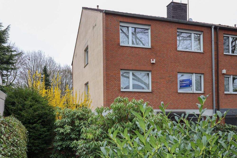 Thumbnail-Reihenendhaus mit großem Grundstück mit Einliegerwohnung