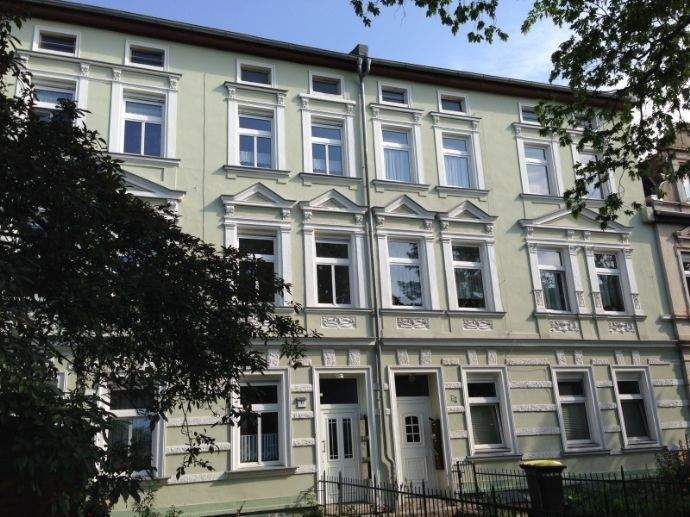 Thumbnail-Sehr schöne 2 Raum Wohnung mit Balkon, Bad mit Dusche, Wanne
