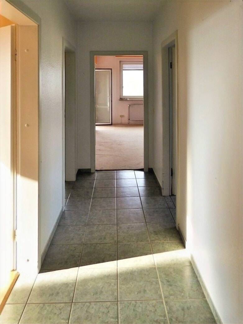 Thumbnail-Gemütliche 3-ZKB-Wohnung mit Loggia (11. OG) in Kassel-Niederzwehren.