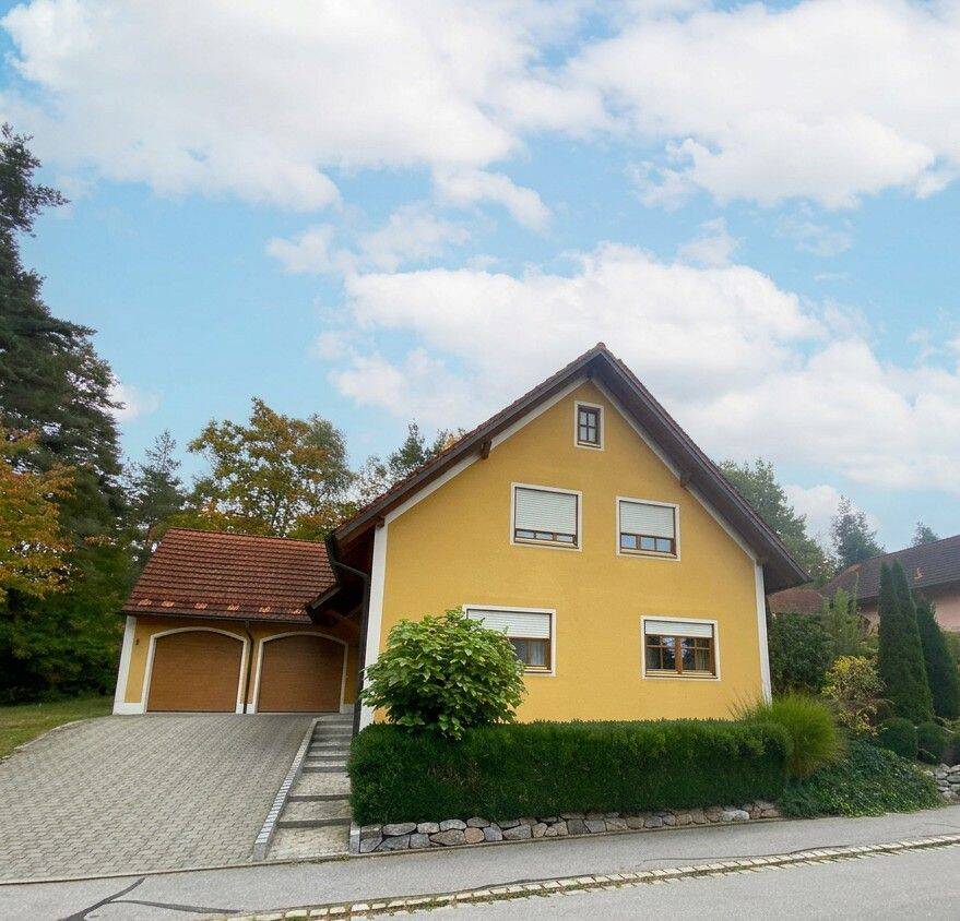 Thumbnail-Gepflegtes Einfamilienhaus mit gehobener Ausstattung in Wackersdorf
