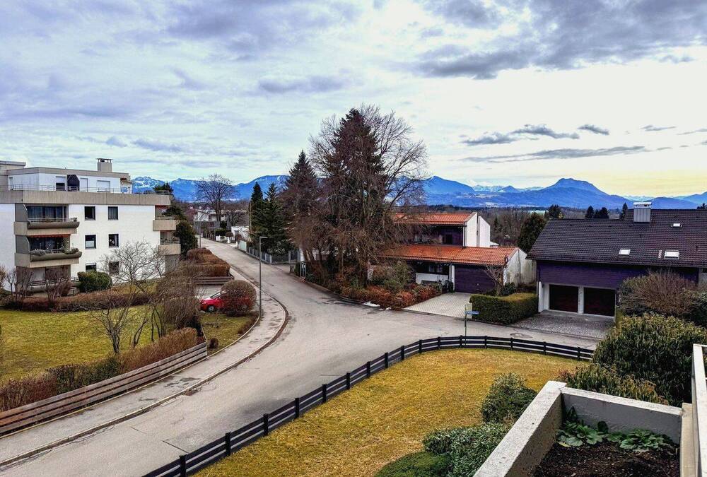 Thumbnail-Seltene Gelegenheit am Schloßberg: 3-Zi-Wohnung mit zwei Balkonen, Bergblick und viel Potenzial!