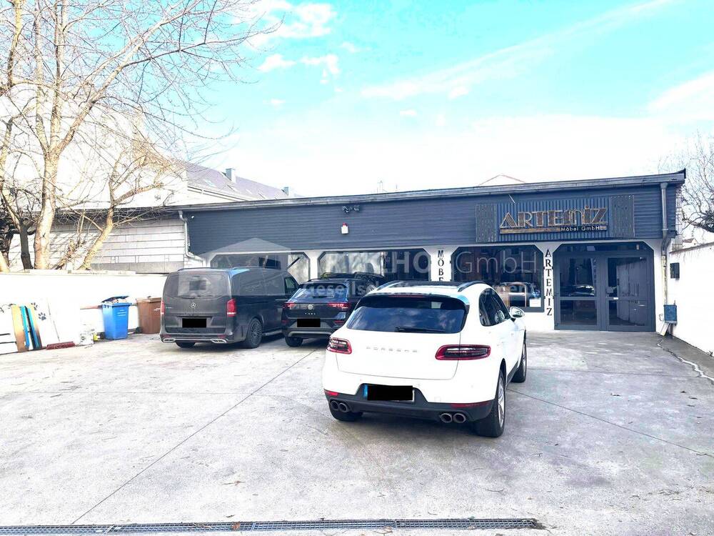 Thumbnail-*Verkaufshalle mit vielseitigen Nutzungsmöglichkeiten und großzügigem Parkplatzangebot*