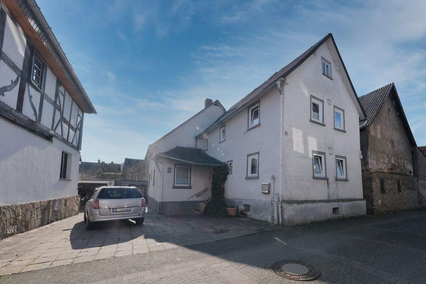 Thumbnail-Großzügige Immobilie mit Potenzial in zentraler Lage von Aßlar - provisionsfrei