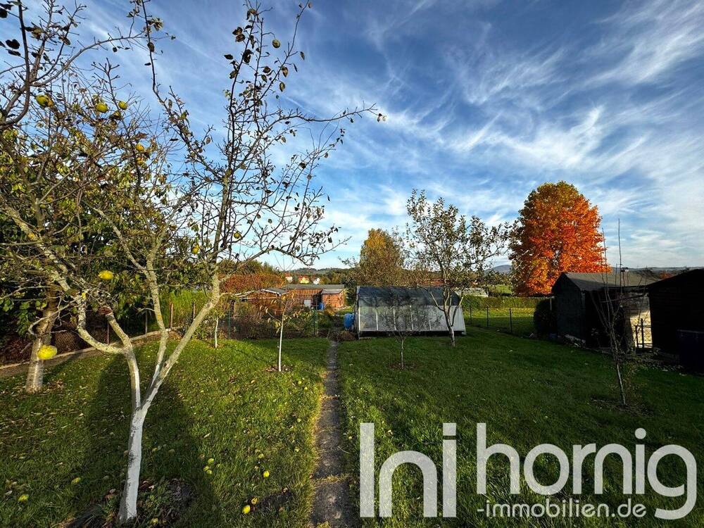 Thumbnail-Großes Freizeitgrundstück mit tollem Gartenhäuschen