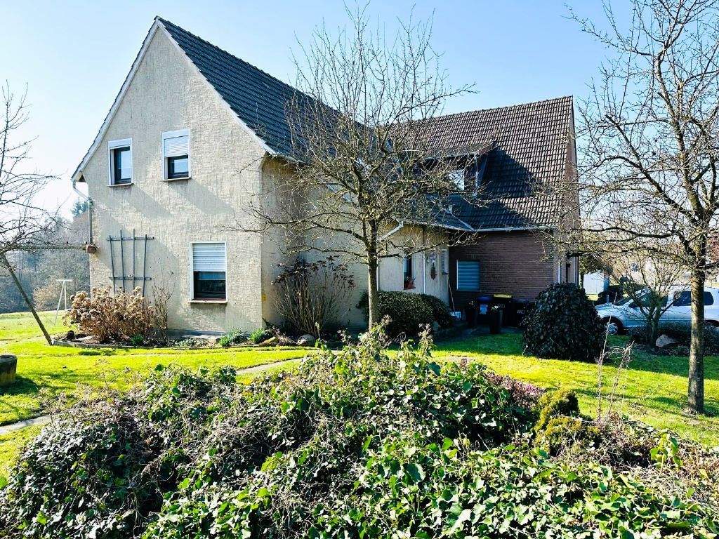 Thumbnail-Großes Ein-bis Zweifamilienhaus mit Einliegerwohnung sucht neuen Eigentümer.