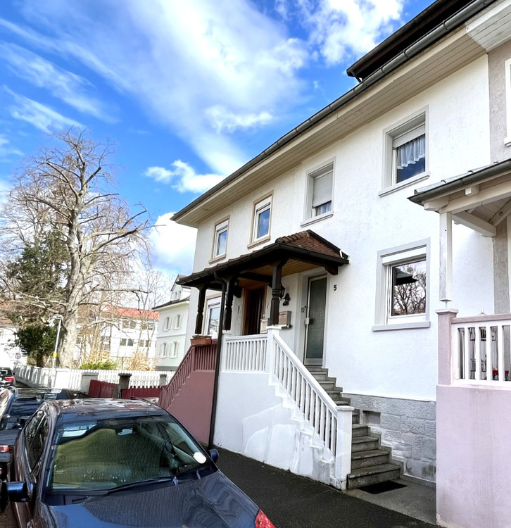 Thumbnail-KAISERSTUHL NÄHE TENINGEN: Reihenmittelhaus mit 3 Terrassen; Einliegerwohnbereich und großem Innenhof