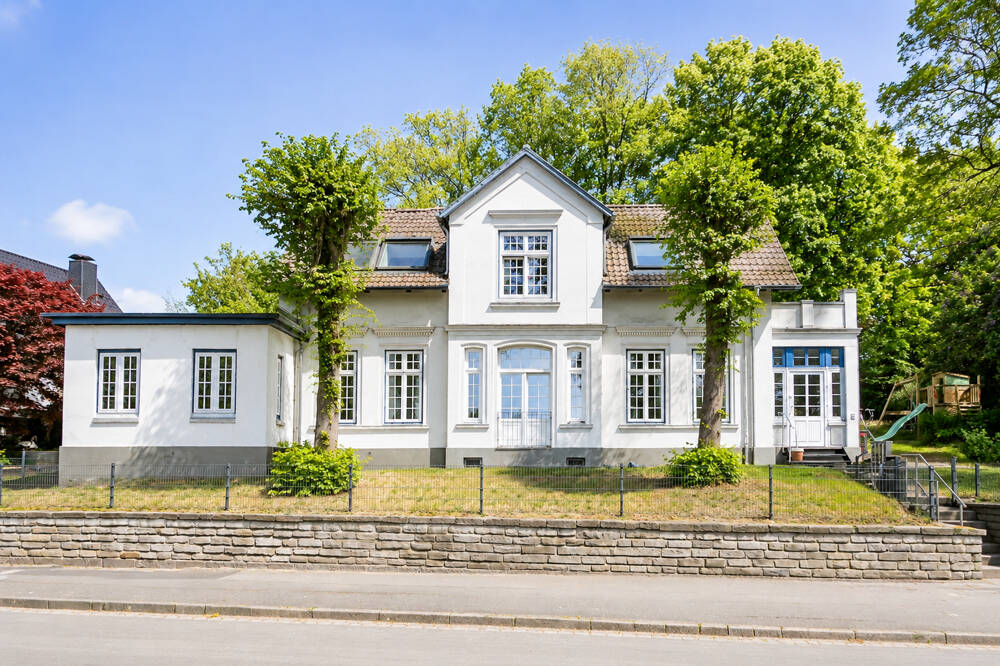 Thumbnail-Elegantes Einfamilienhaus mit 3 Wohneinheiten, zentral in Bergedorf