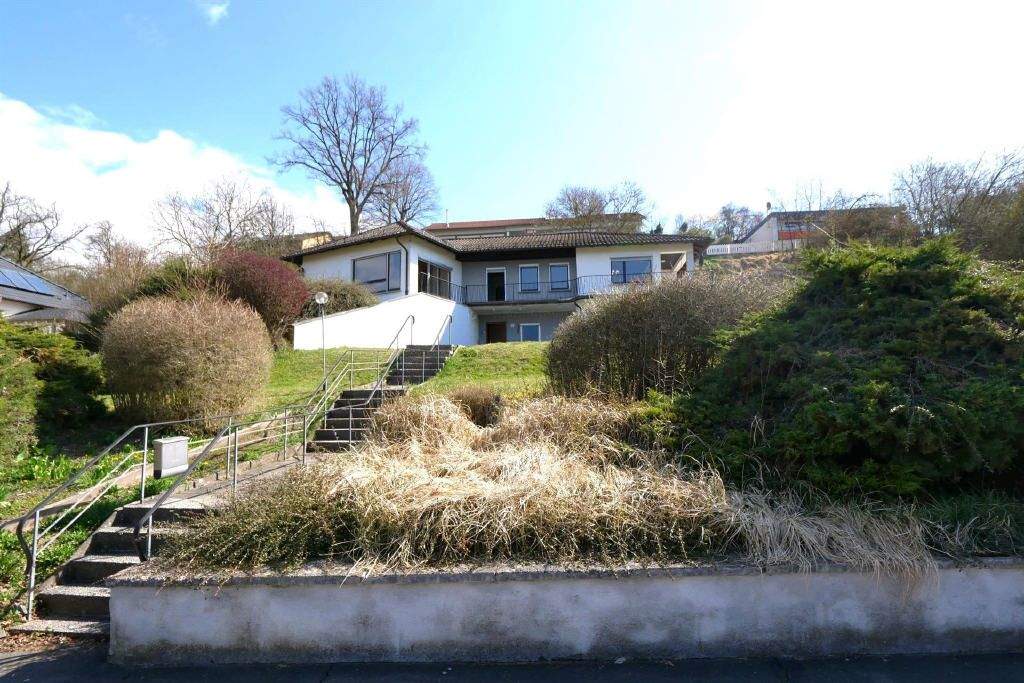 Thumbnail-Sonniger Walmdach-Bungalow mit Blick über Weitramsdorf