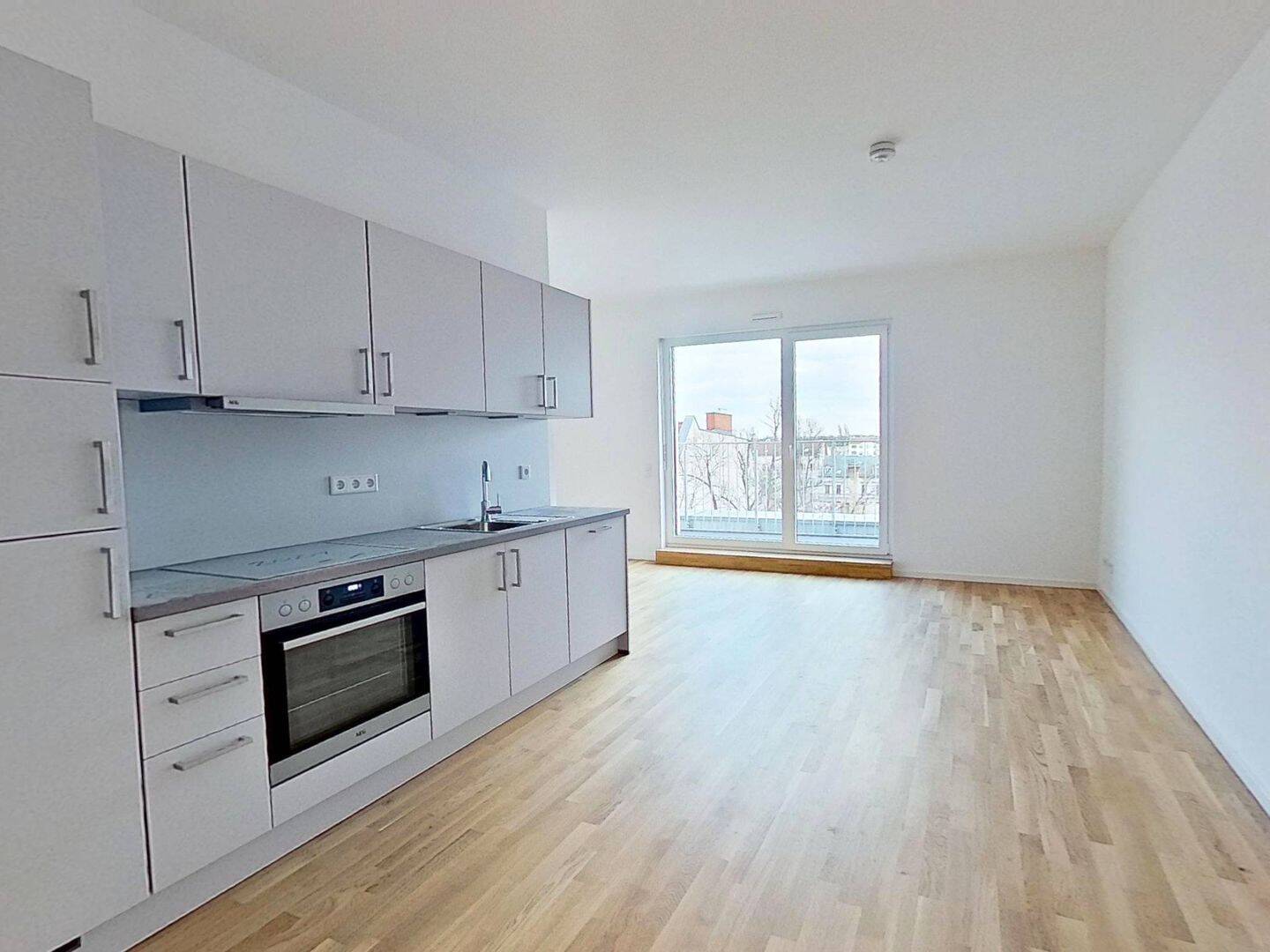 Thumbnail-Moderne 2-Zimmer-Wohnung mit offenem Küchenbereich und Balkon in Neukölln