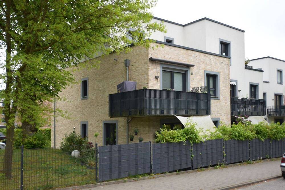 Thumbnail-Hamburg Billstedt OT Kirchsteinbek - Charmante 4 Zimmer Wohnung im 1.OG mit Balkon und Tiefgaragenstellplatz zu vermieten