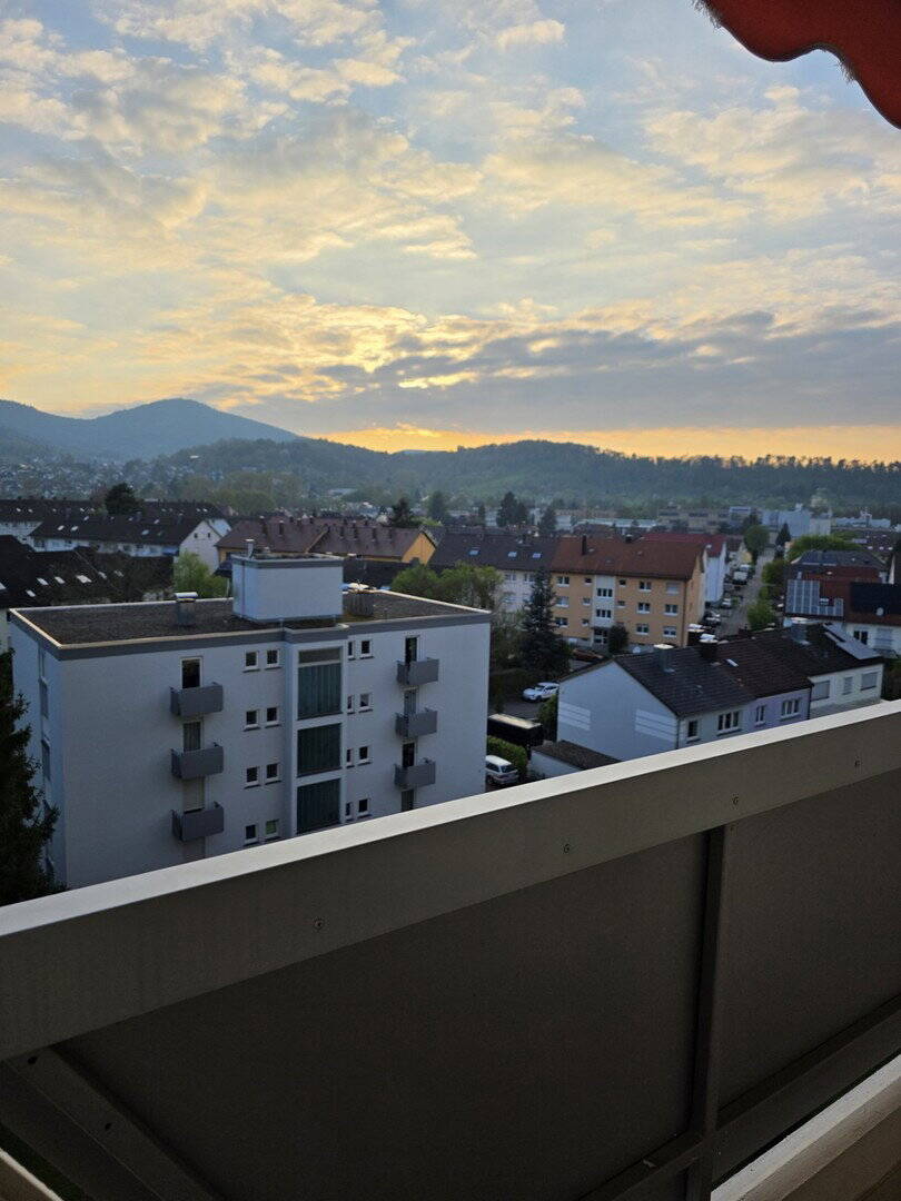 Thumbnail-Frisch sanierte 3-Zi-Wohnung mit großem Balkon & Panoramablick