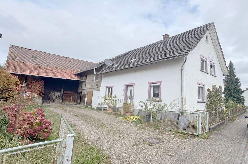 Thumbnail-VIEL POTENTIAL ZUR KREATIVEN GESTALTUNG - EINFAMILIENHAUS MIT GROSSEM GRUNDSTÜCK