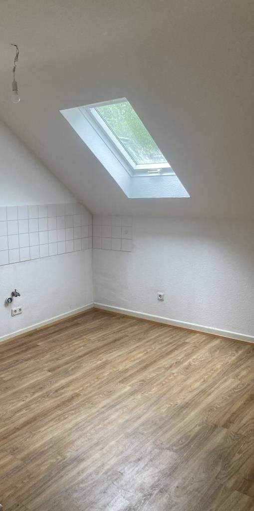 Thumbnail-Dachgeschosswohnung (3 ZKB) in ruhiger Lage von Scheidt (Uni Nähe), Eichendorffstraße 11