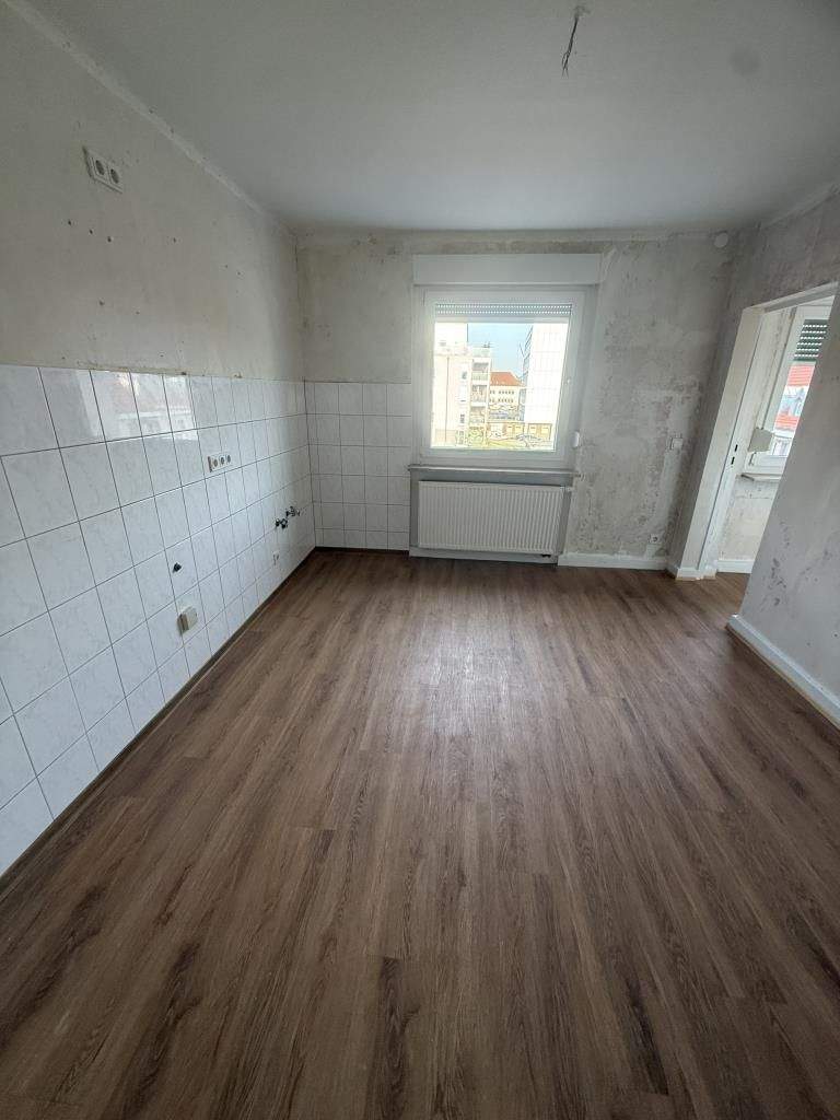 Thumbnail-Schöne 3 ZKB-Wohnung mit kleinem Wintergarten im energetisch sanierten Haus in Homburg, Goethestraße 8