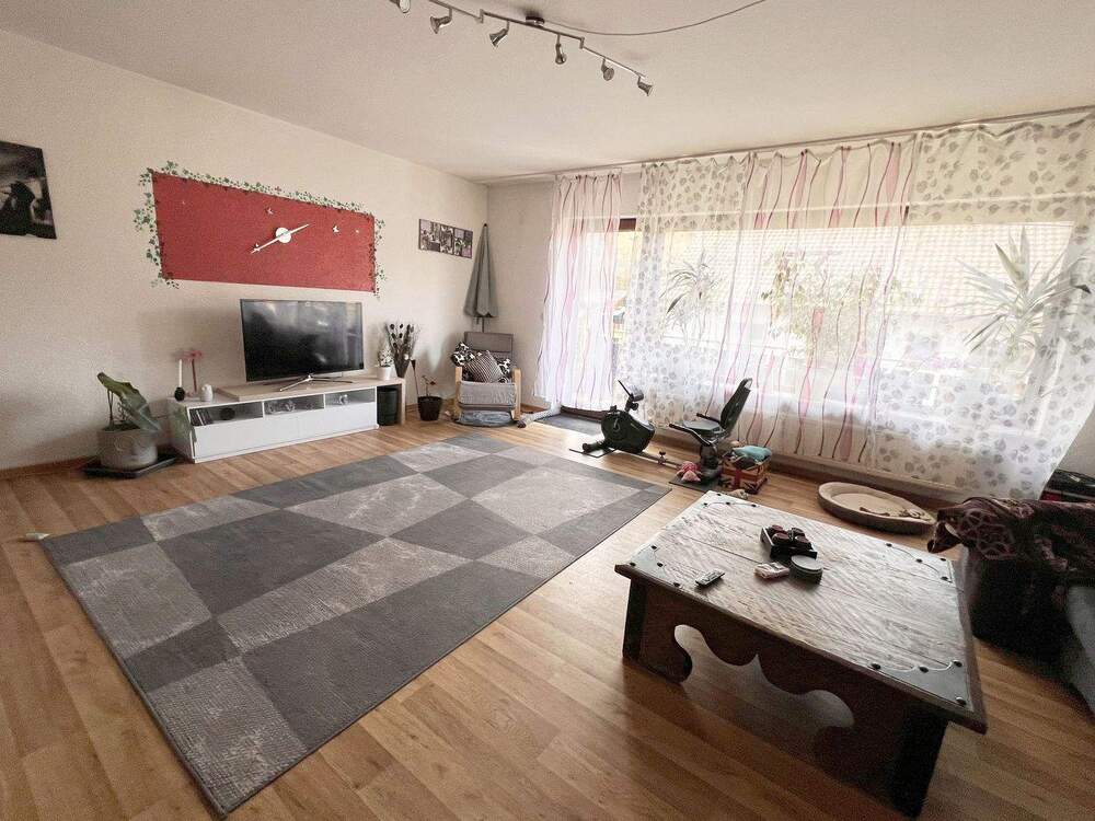 Thumbnail-Familienfreundliche 5-Zimmer-Wohnung in Eichenbühl mit Balkon