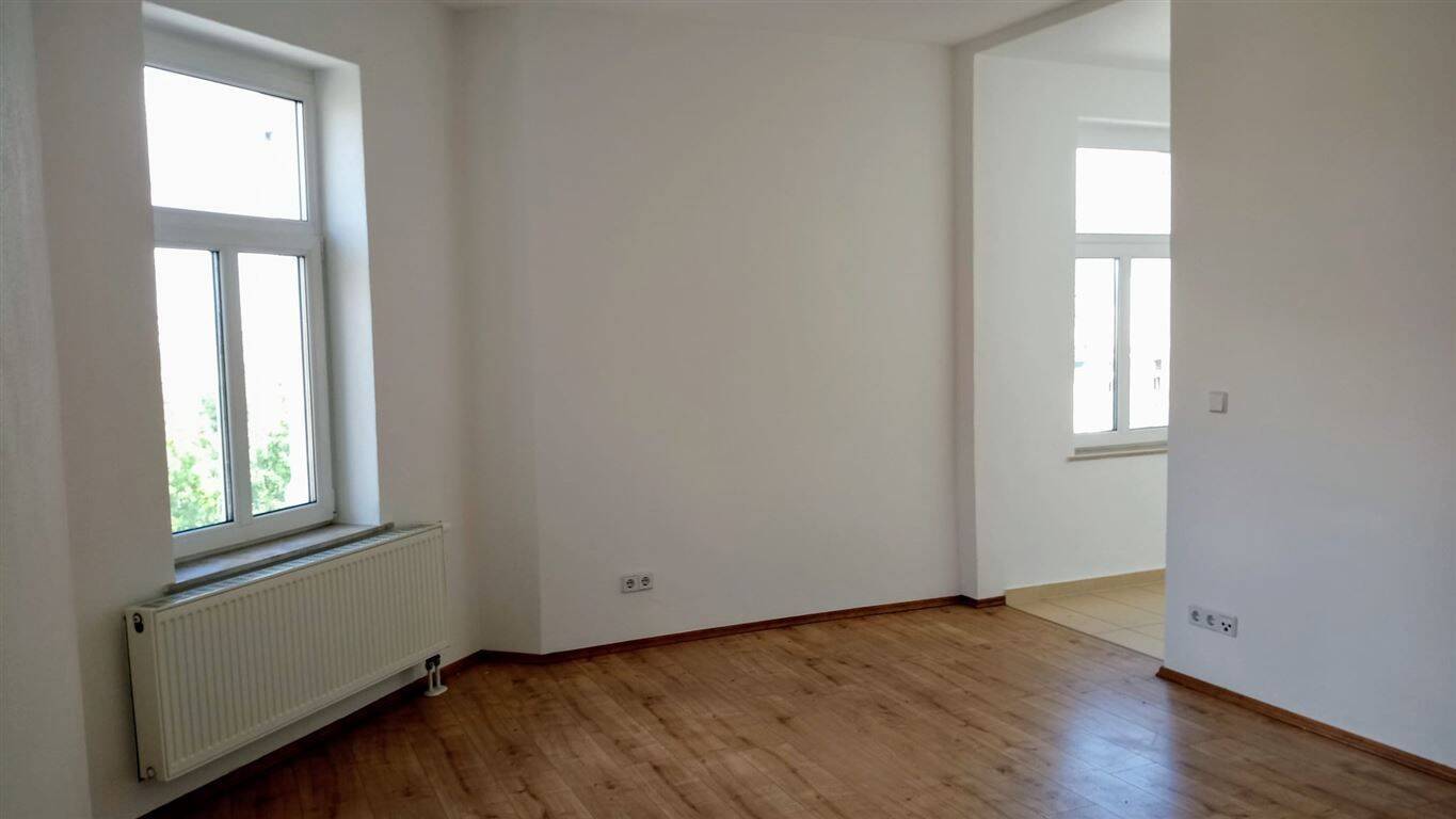 Thumbnail-Günstige und vermietete 2-Zimmer mit Laminat, Aufzug und Eckwanne in guter Lage!
