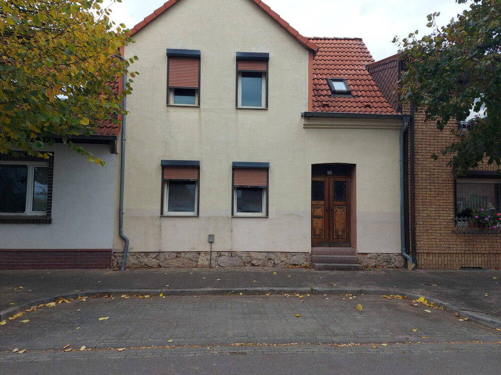 Thumbnail-Schönes Einfamilienreihenhaus möchte aus dem Dornröschenschlaf geweckt werden