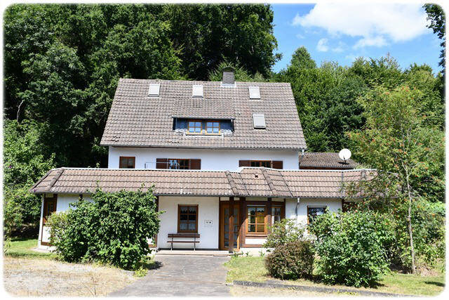 Thumbnail-Charmantes Einfamilienhaus mit ehemaliger Praxis - Viel Potenzial am Rande des Kellerwalds!