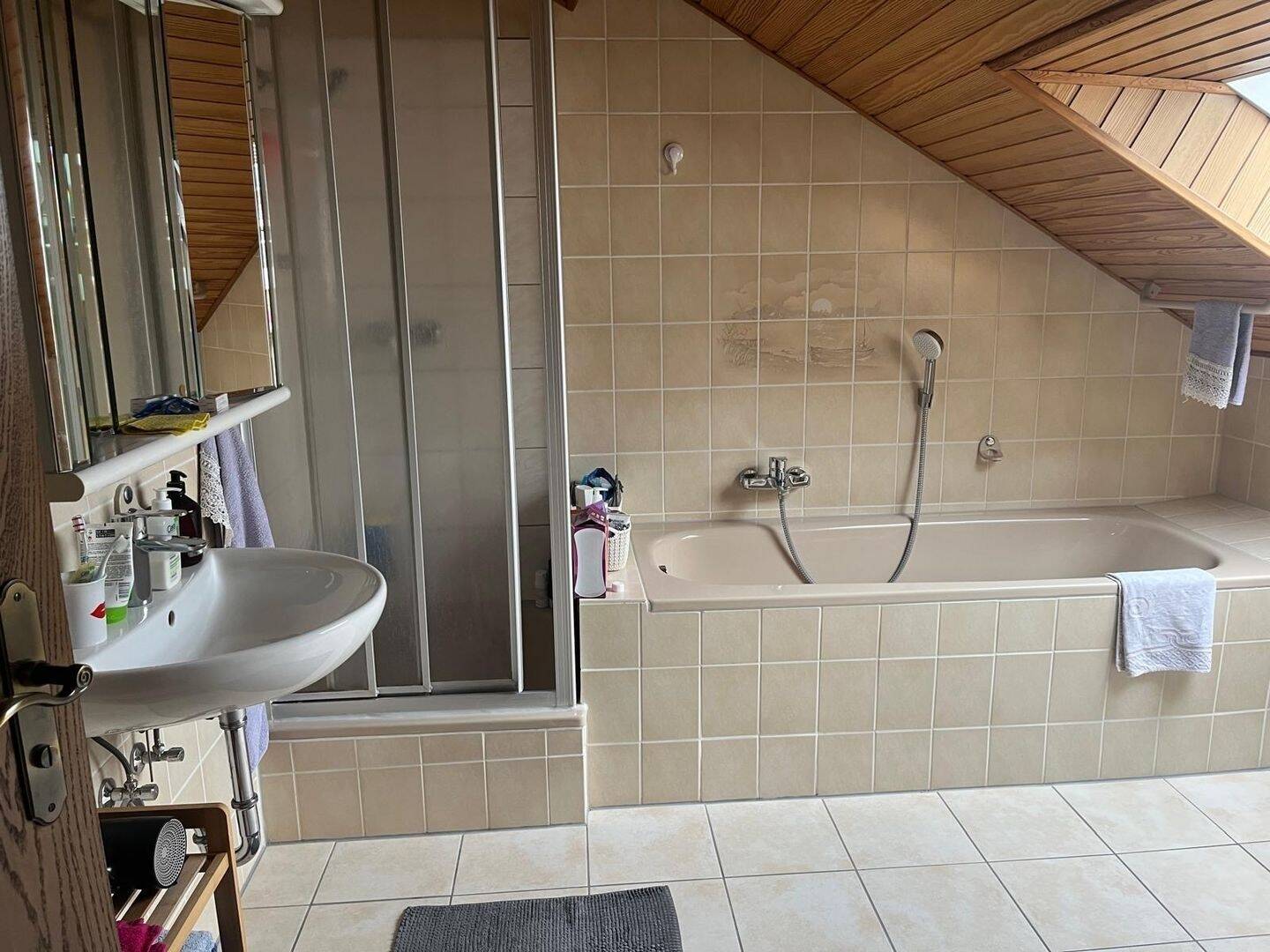 Thumbnail-Helle 3-Zimmer DG- Wohnung, 80m2, in bester Wohnlage von Mühlheim