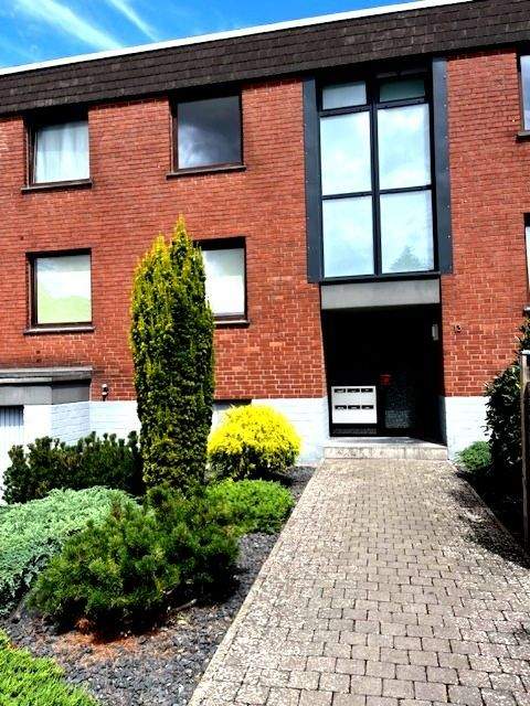 Thumbnail-Solides, gepflegtes 6 Familienhaus in guter Lage.