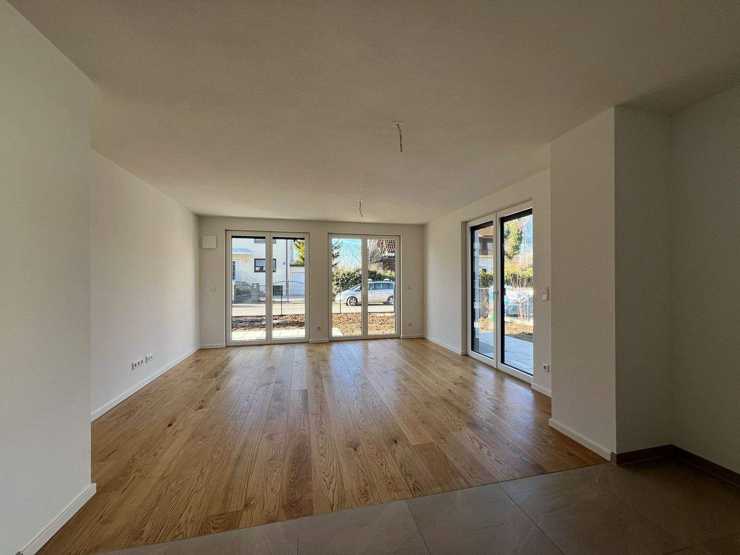 Thumbnail-Helle 3-Zimmer-Erdgeschosswohnung mit zwei Terrassen und Garten