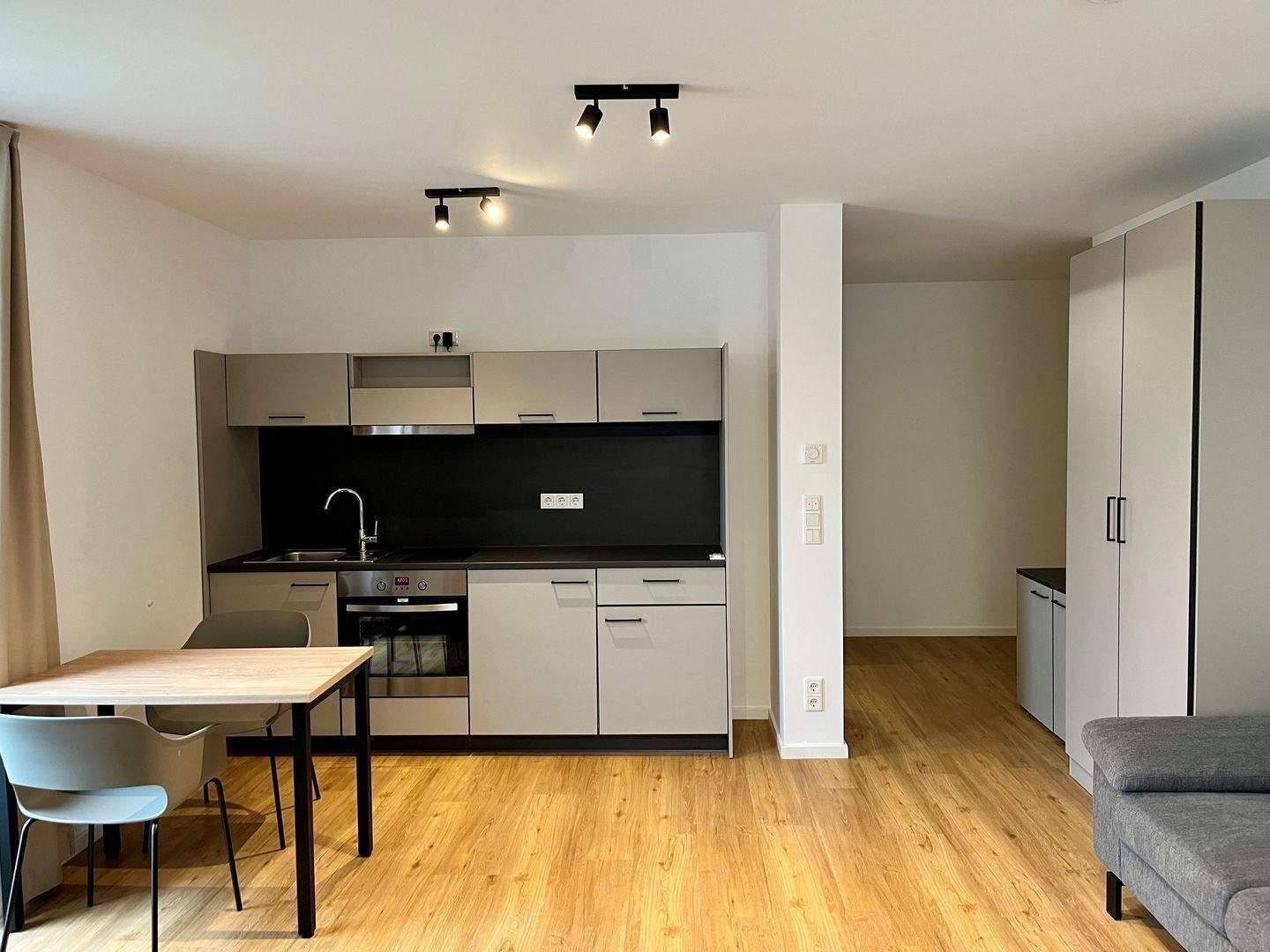 Thumbnail-Helle, möblierte 1-Zimmer-Neubau-Wohnung mit Balkon!