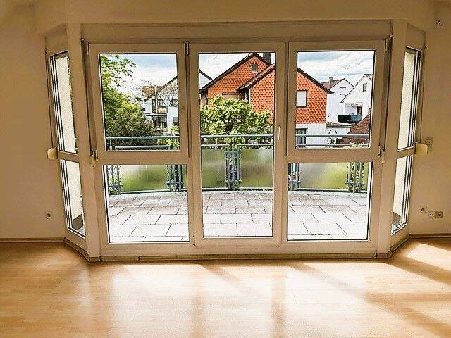 Thumbnail-Große Wohnung mit Balkon in ruhiger Lage