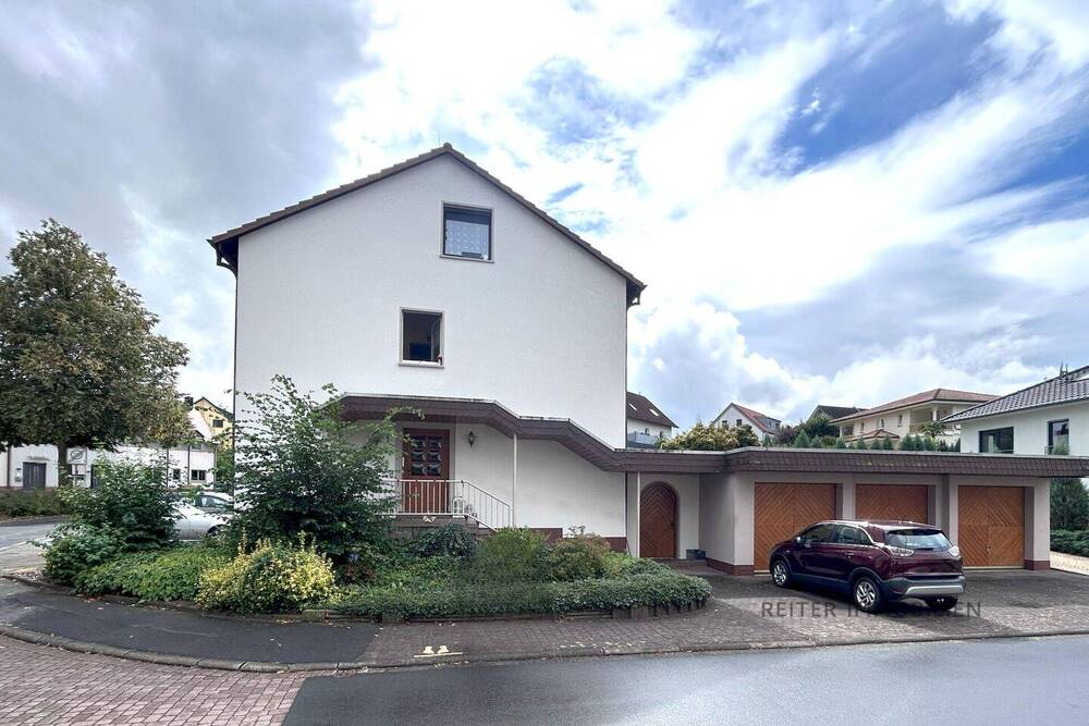 Thumbnail-GroßenlüderBimbach: Charmant, solide, vielseitig: 3-Familienhaus für Ihre Visionen!