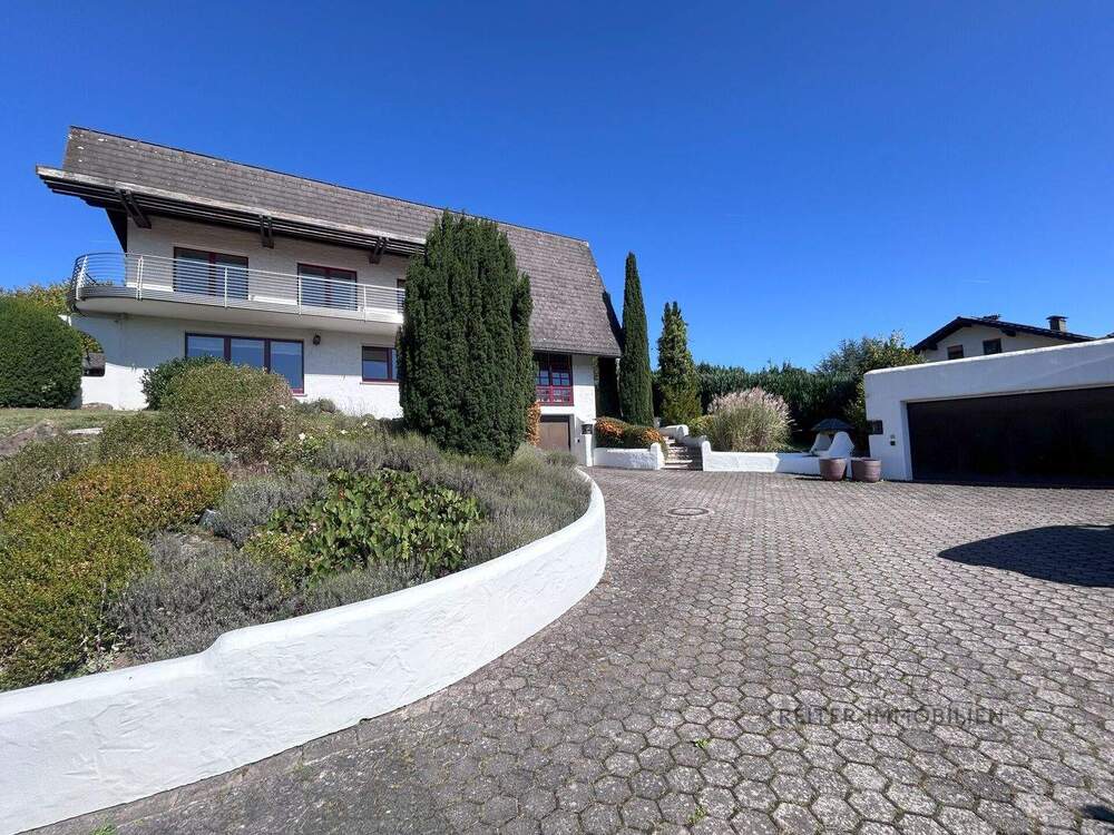 Thumbnail-Gersfeld: Genug von Kompromissen? Hier ist Ihr Familien-Anwesen. Sofort bezugsfrei und provisionsfrei!