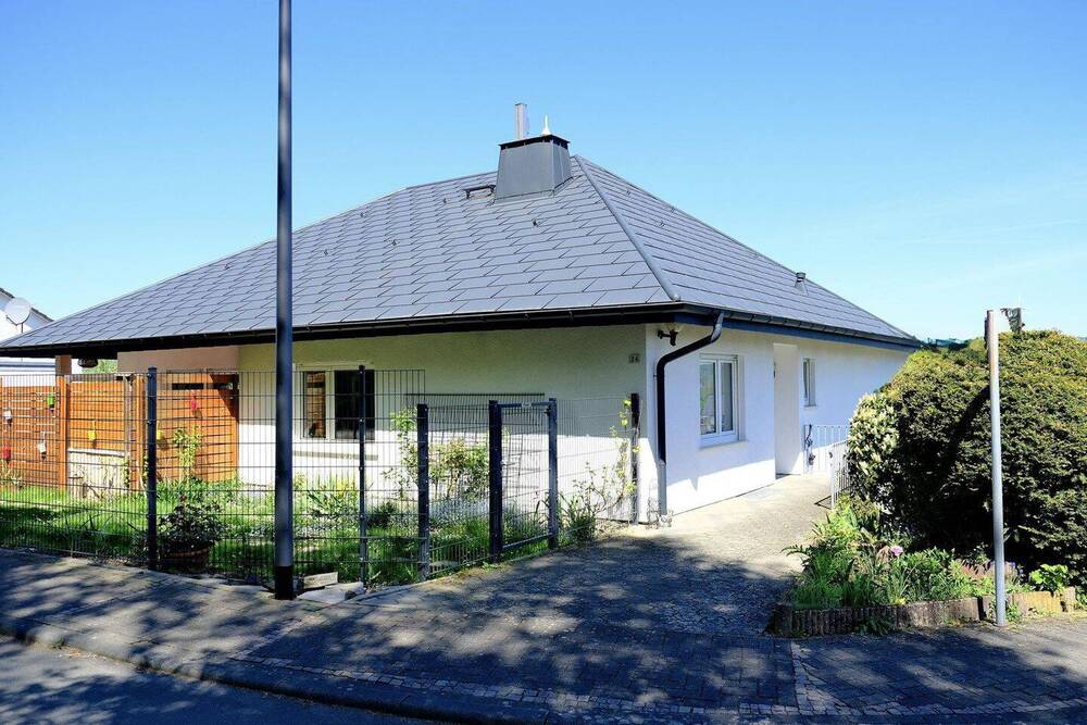 Thumbnail-Haus mit Praxis und Apartment