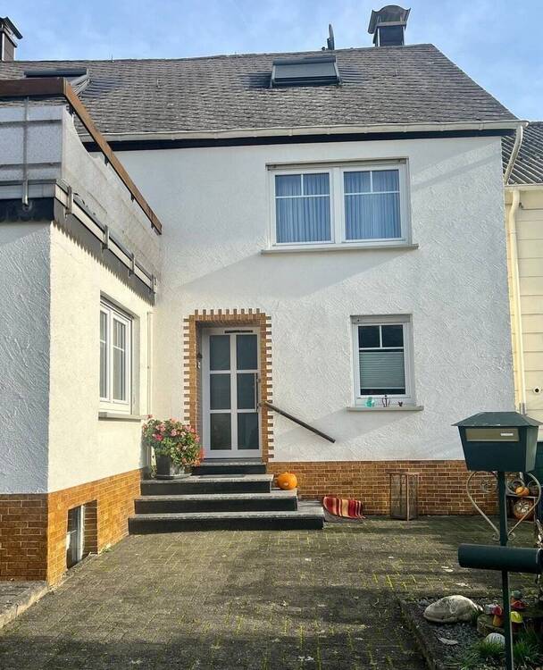 Thumbnail-Großzügiges Einfamilienhaus mit viel Potenzial in Arzfeld zu verkaufen