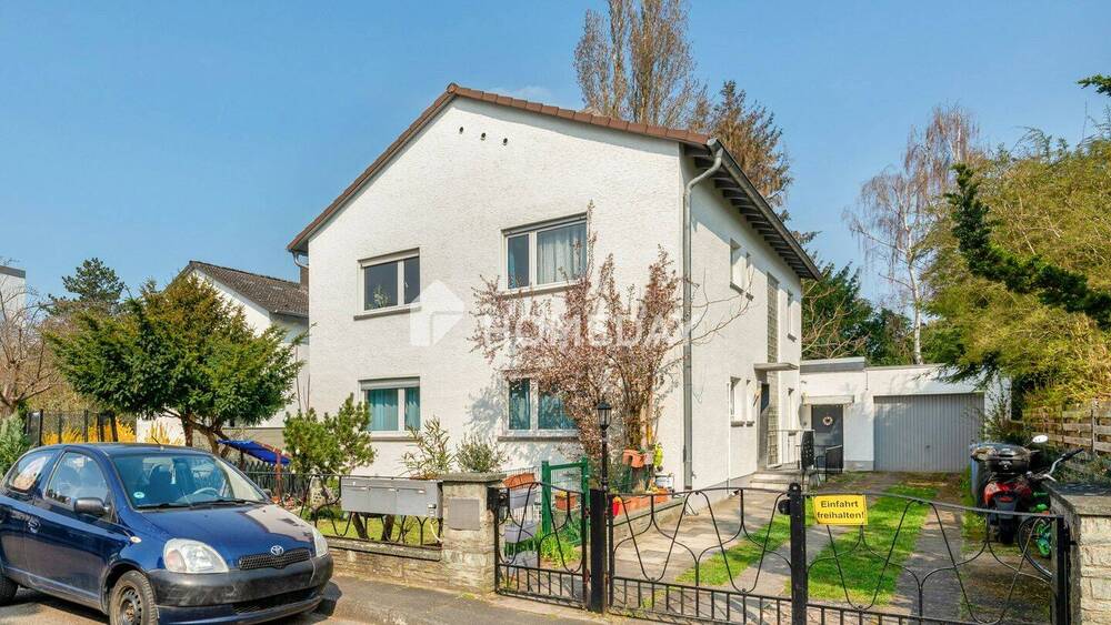 Thumbnail-Teilvermietetes Mehrfamilienhaus mit 3 Wohneinheiten, Nebengebäude und Garten in beliebter Lage