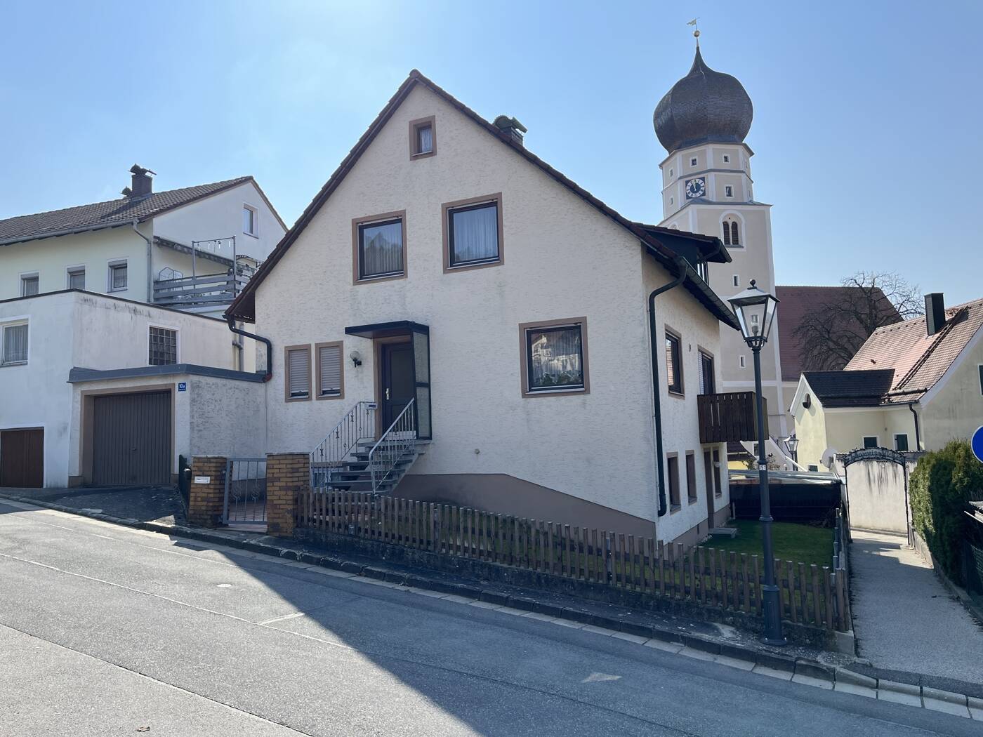 Thumbnail-Günstige Gelegenheit. Einfamilienhaus mit Garage in Velburg