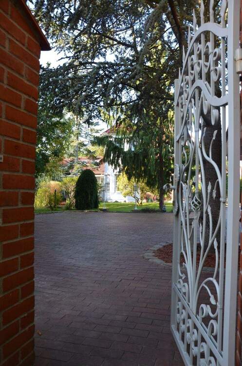 Thumbnail-***Luxuriöses Refugium mit Wellness-Oase, Pool & Teich – ca. 330 m² und stilvollem Wohnambiente***