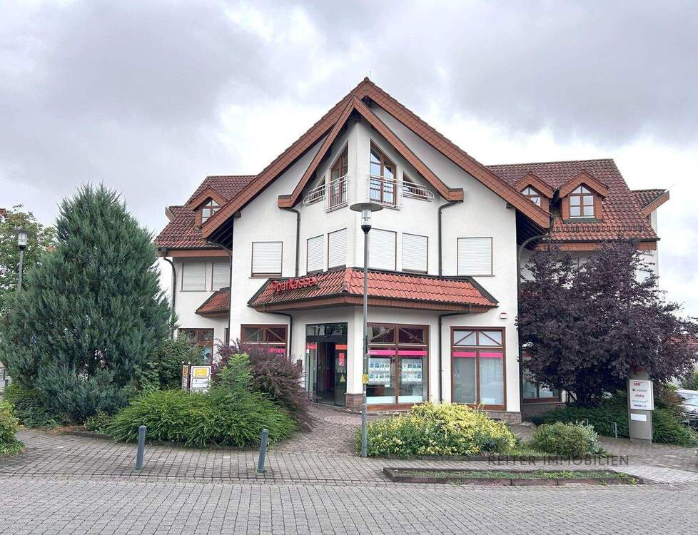 Thumbnail-Erstklassige Investitionschance im Herzen Petersbergs: Vermietete Bankfiliale mit 6 Stellplätzen