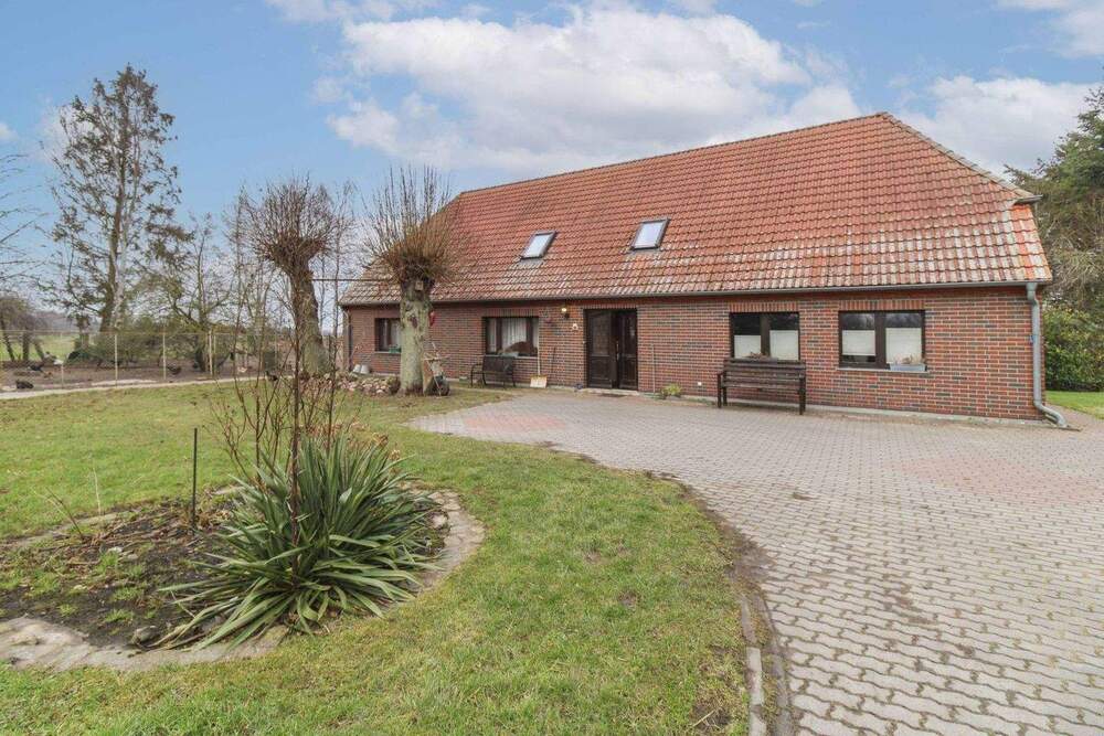 Thumbnail-Perfekt für Tierhaltung: Zwei-Seitenhof mit Selbstversorgerbereich, Einliegerwohnung und viel Land