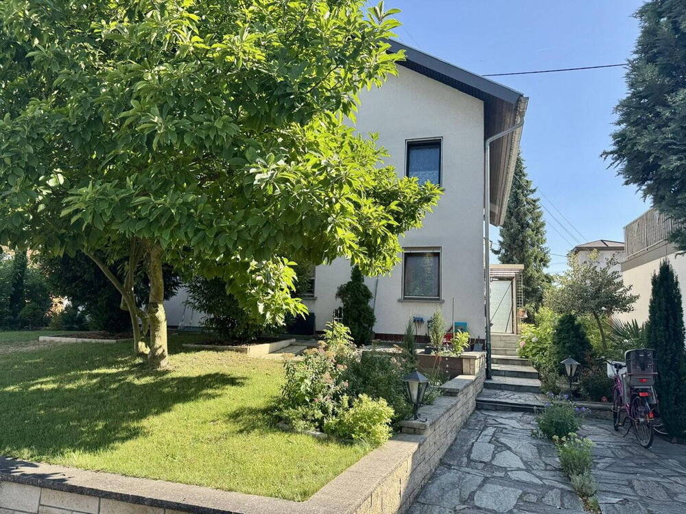 Thumbnail-Vielseitiges Dreifamilienhaus in Top-Lage von Graben-Neudorf (OT Neudorf)